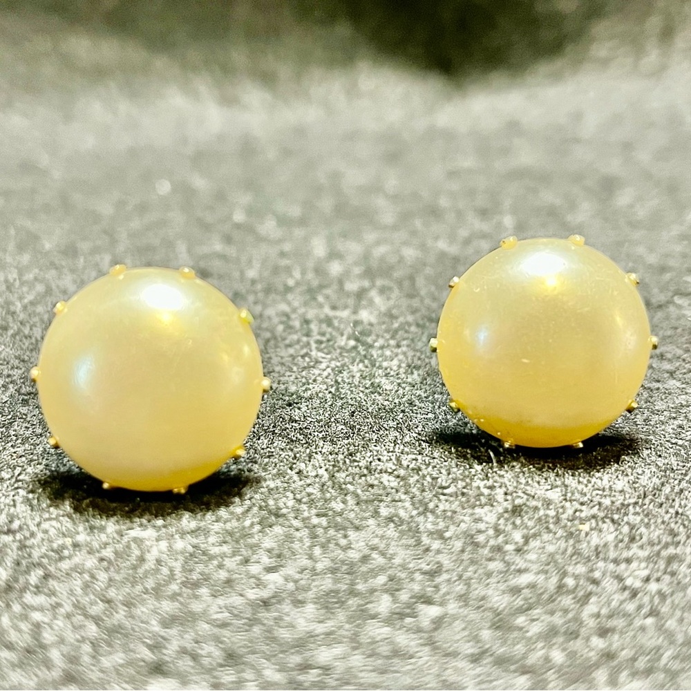 Classy Vintage Moon-glow - faux pearl cuff links with Gold Tone